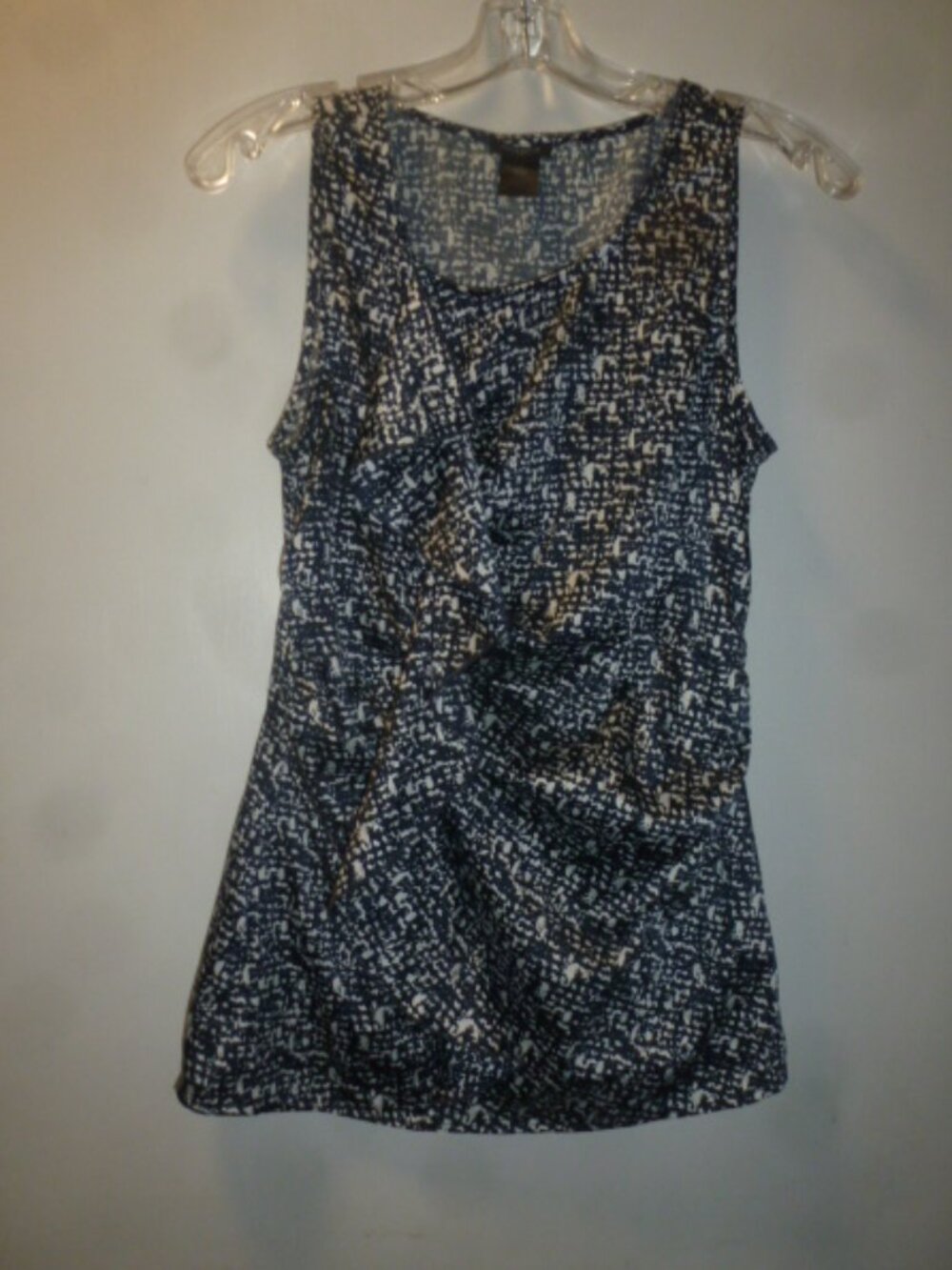 Ruffle Front Sleeveless Blouse in Black and White print w/ side zipper Sz 2